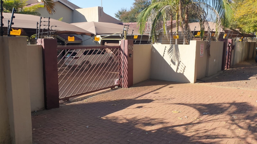 6 Bedroom Property for Sale in Florauna Gauteng