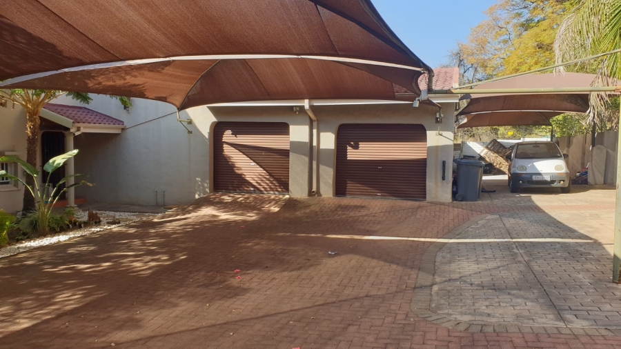 6 Bedroom Property for Sale in Florauna Gauteng
