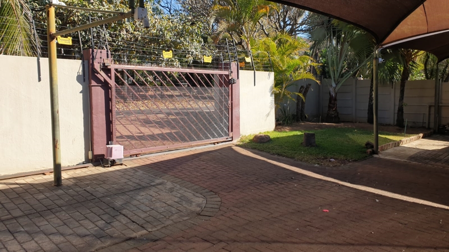 6 Bedroom Property for Sale in Florauna Gauteng