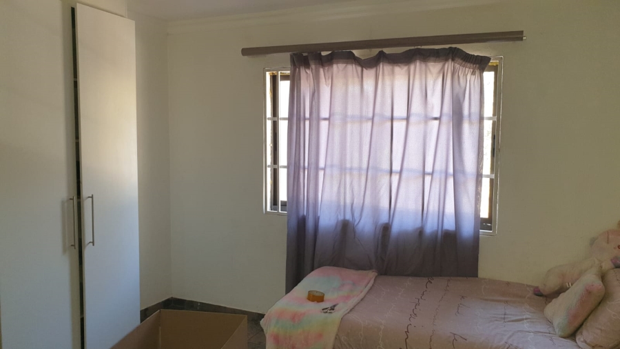 6 Bedroom Property for Sale in Florauna Gauteng