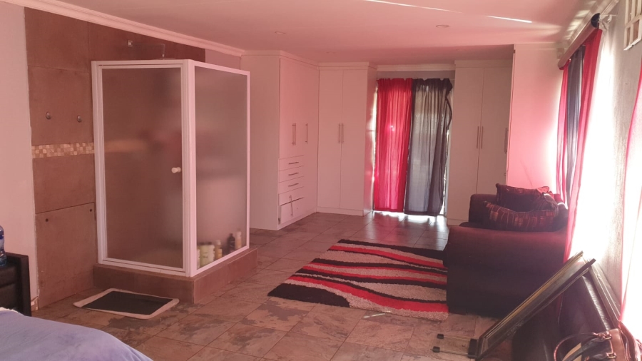 6 Bedroom Property for Sale in Florauna Gauteng