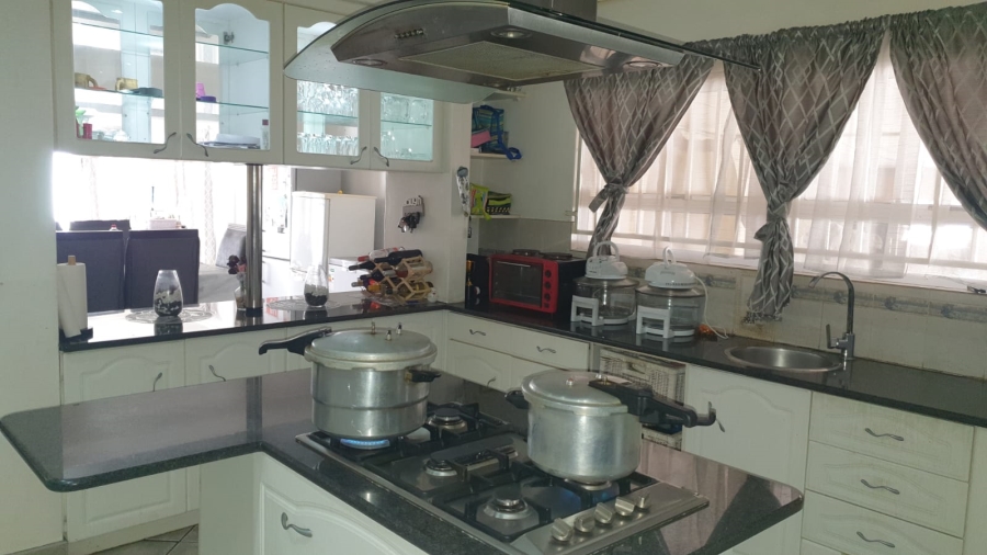 6 Bedroom Property for Sale in Florauna Gauteng