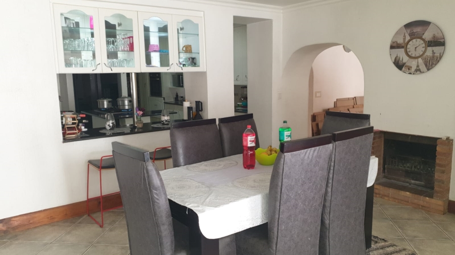 6 Bedroom Property for Sale in Florauna Gauteng