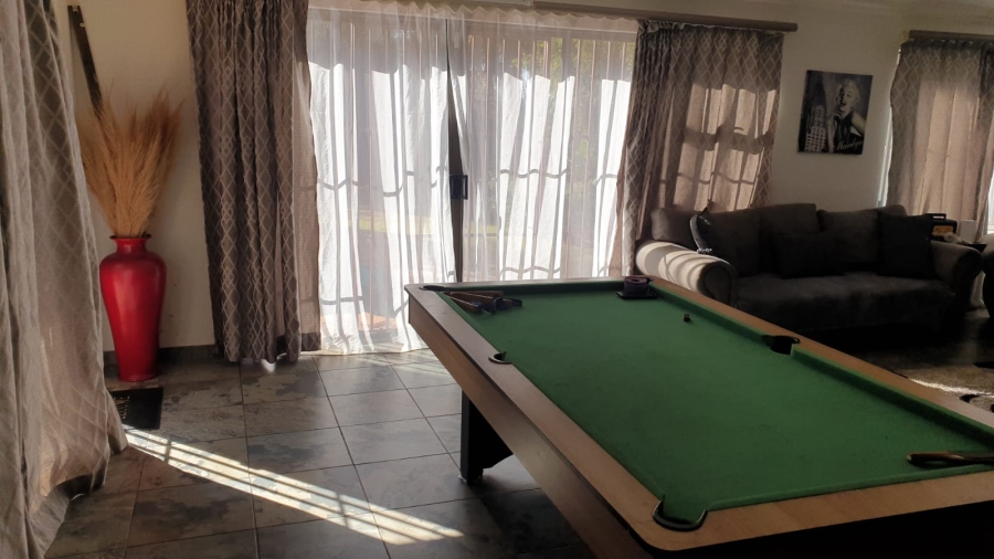 6 Bedroom Property for Sale in Florauna Gauteng