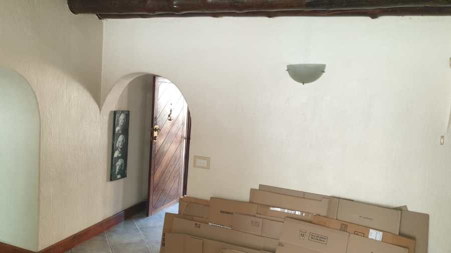 6 Bedroom Property for Sale in Florauna Gauteng