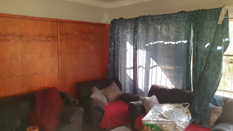 6 Bedroom Property for Sale in Florauna Gauteng