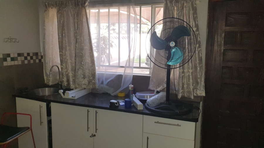 6 Bedroom Property for Sale in Florauna Gauteng