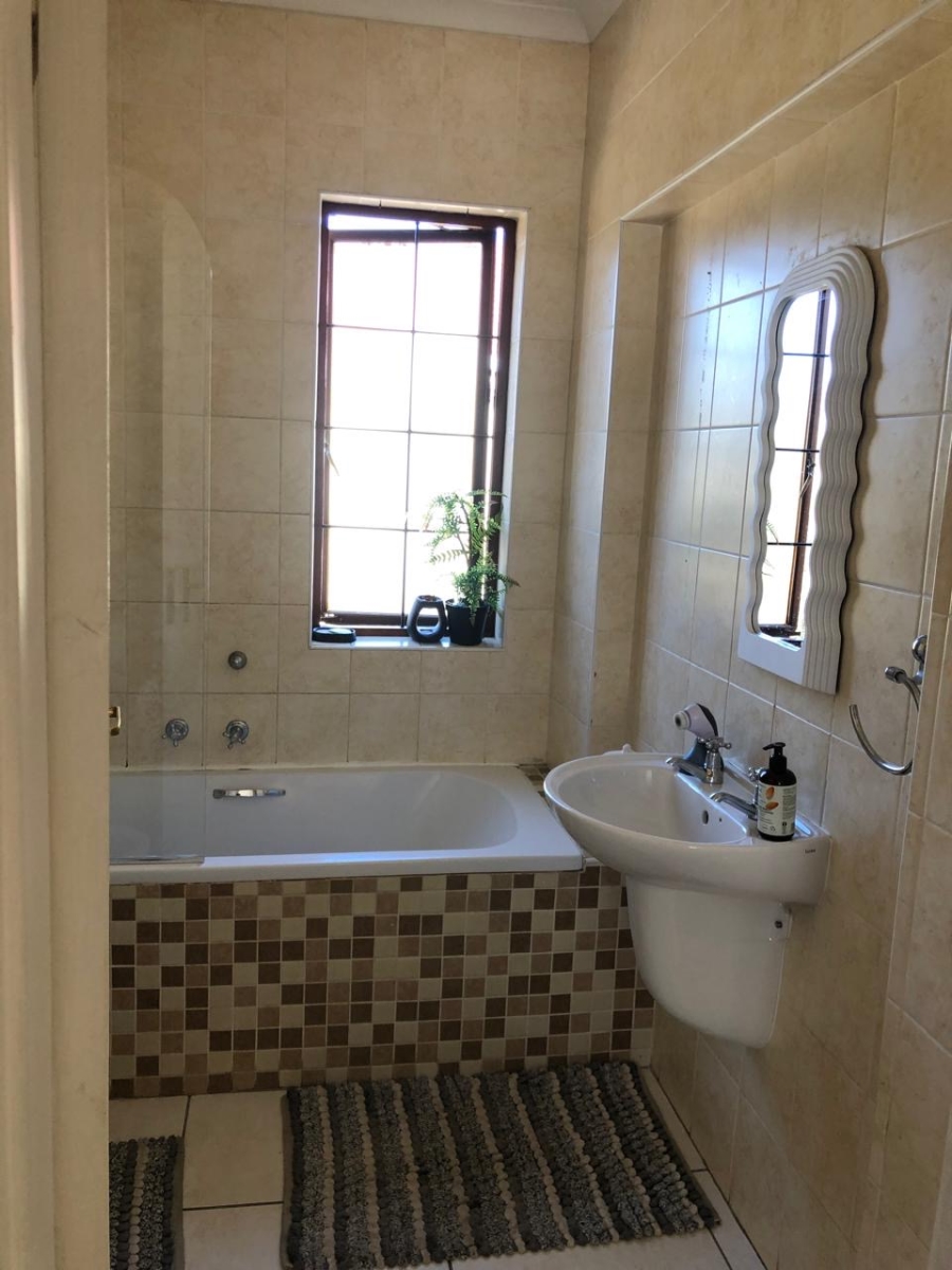 To Let 2 Bedroom Property for Rent in Bryanston Gauteng