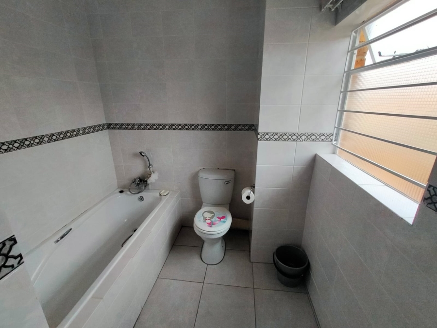 2 Bedroom Property for Sale in Honeypark Gauteng