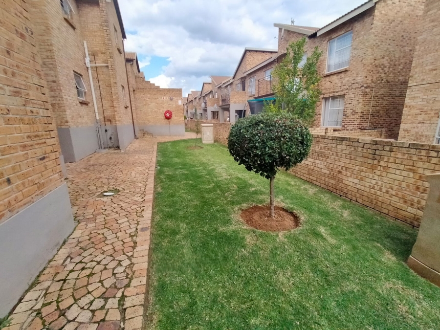 2 Bedroom Property for Sale in Honeypark Gauteng