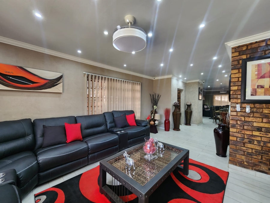 3 Bedroom Property for Sale in Falcon Ridge Gauteng