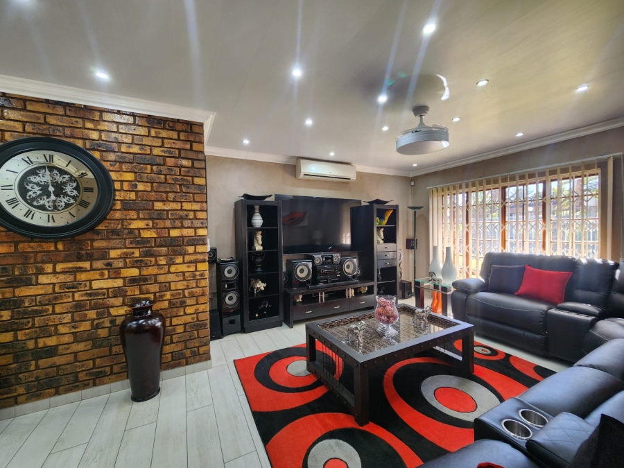 3 Bedroom Property for Sale in Falcon Ridge Gauteng