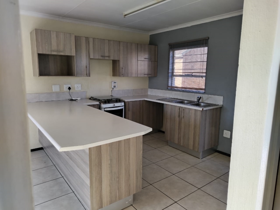 To Let 2 Bedroom Property for Rent in Honeydew Gauteng