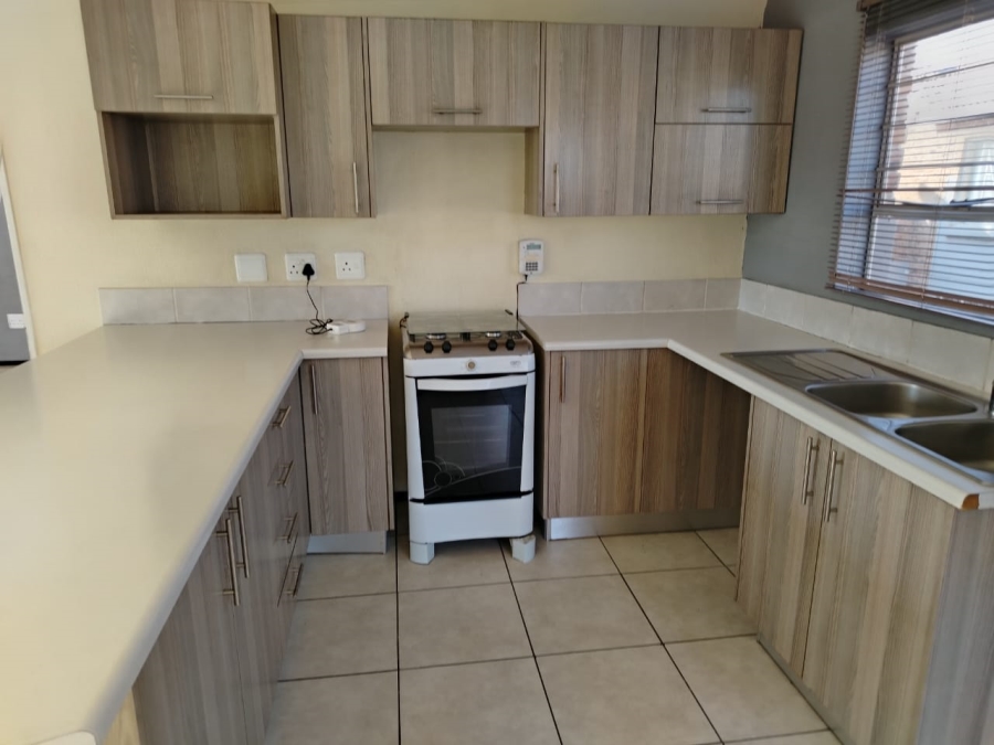 To Let 2 Bedroom Property for Rent in Honeydew Gauteng