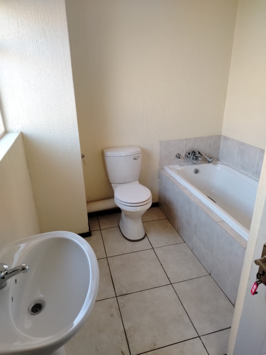 To Let 2 Bedroom Property for Rent in Honeydew Gauteng