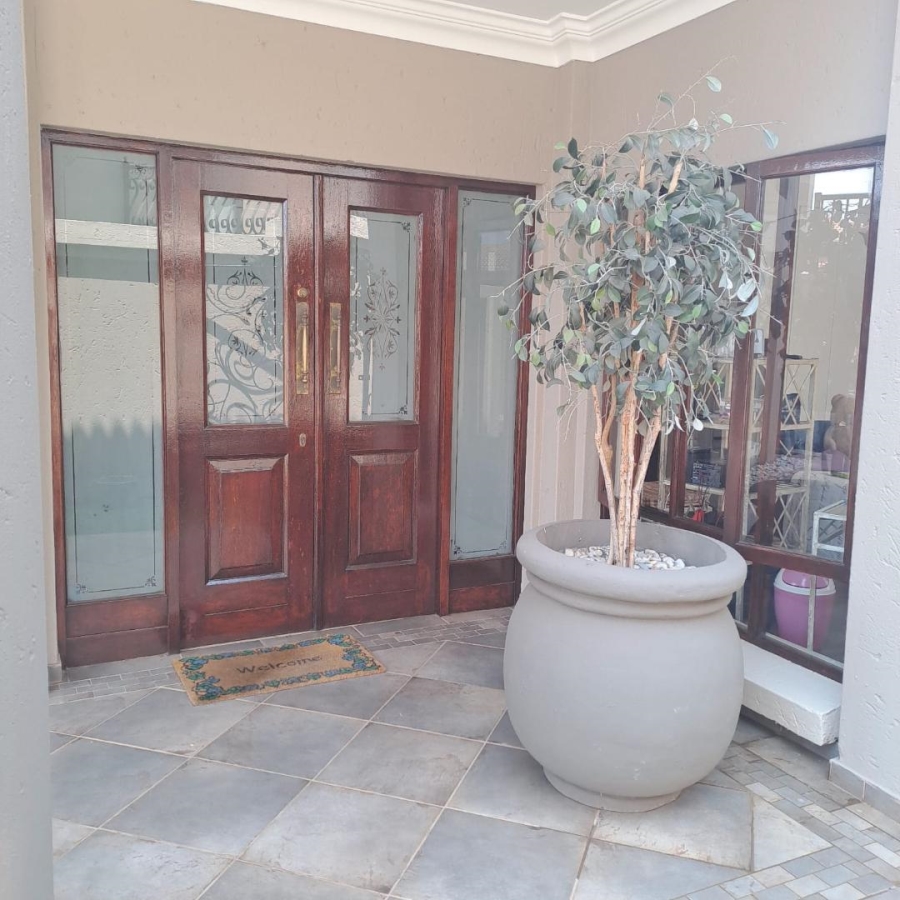 4 Bedroom Property for Sale in Faerie Glen Gauteng