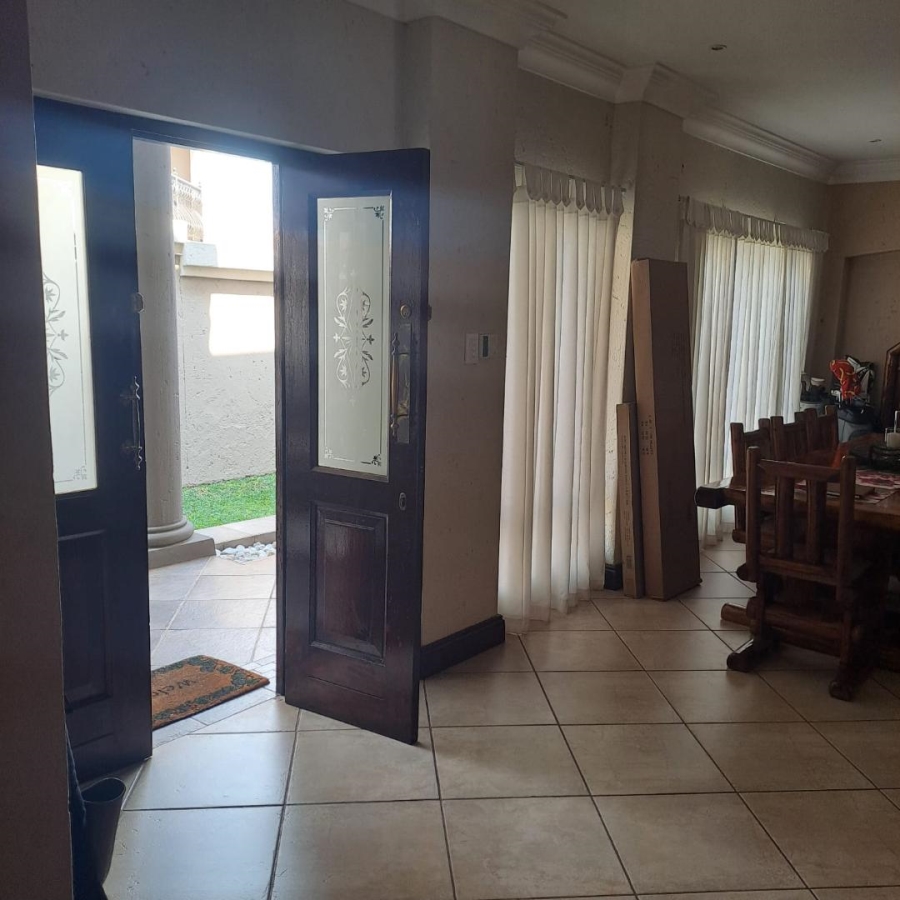 4 Bedroom Property for Sale in Faerie Glen Gauteng