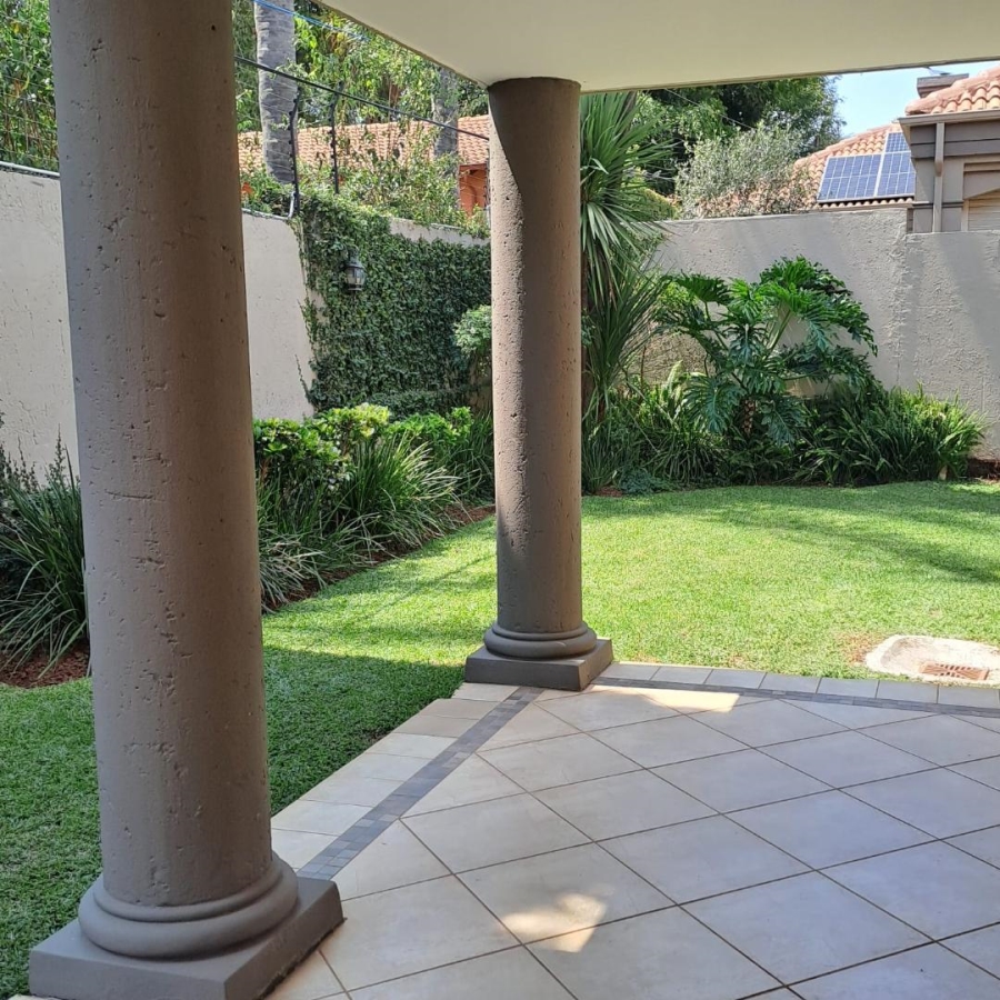 4 Bedroom Property for Sale in Faerie Glen Gauteng