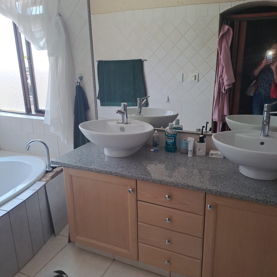 4 Bedroom Property for Sale in Faerie Glen Gauteng