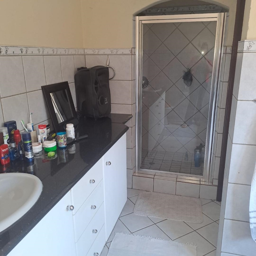 4 Bedroom Property for Sale in Faerie Glen Gauteng