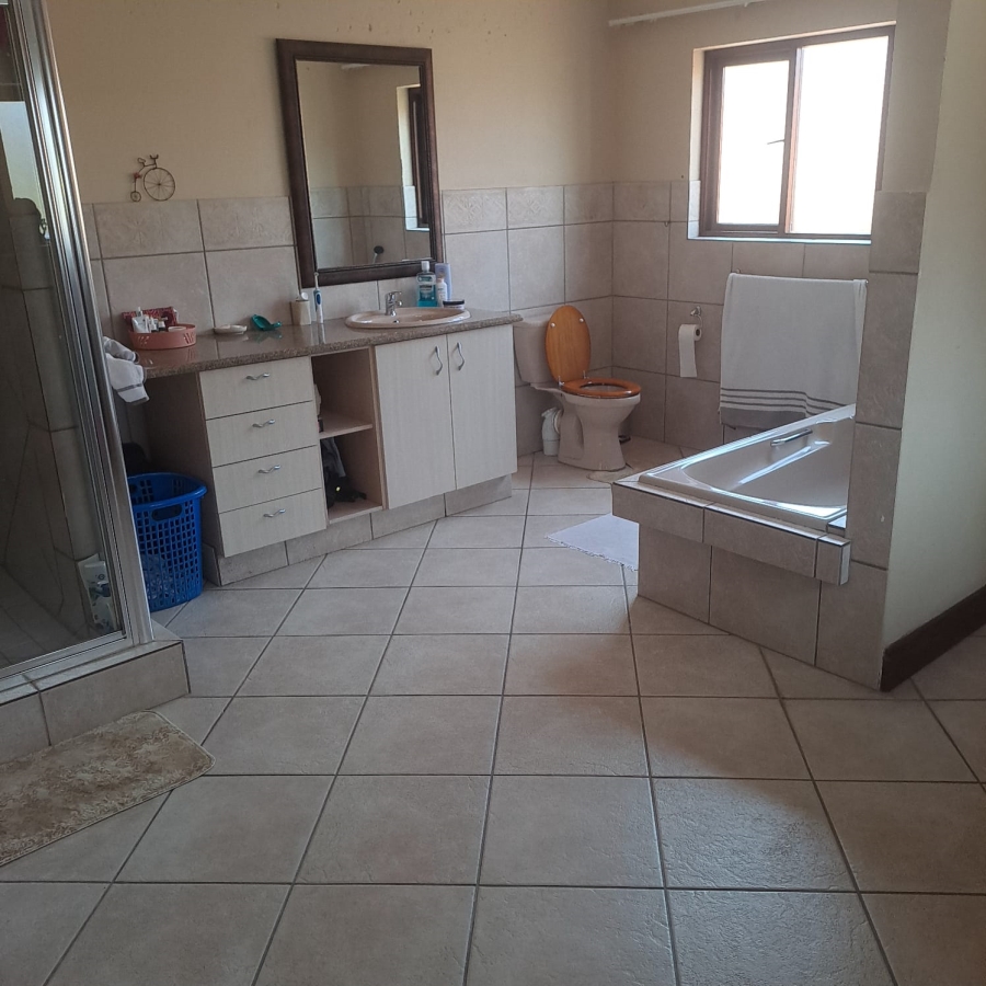 4 Bedroom Property for Sale in Faerie Glen Gauteng