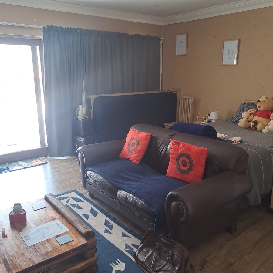 4 Bedroom Property for Sale in Faerie Glen Gauteng