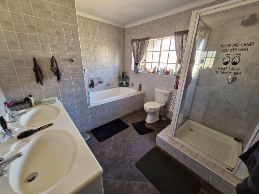 4 Bedroom Property for Sale in Doornpoort Gauteng