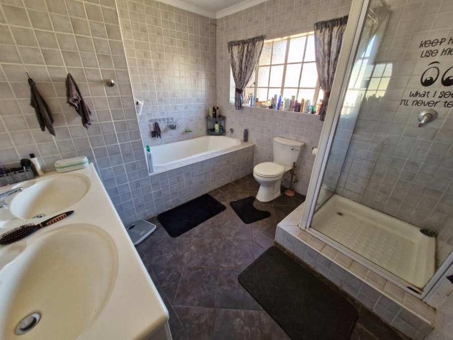 4 Bedroom Property for Sale in Doornpoort Gauteng