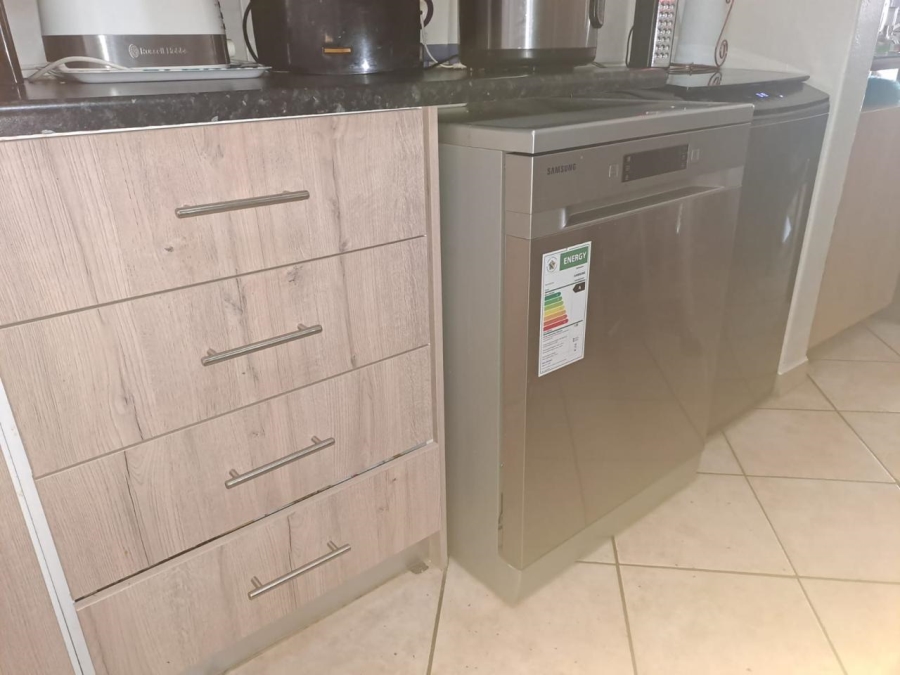 To Let 2 Bedroom Property for Rent in Noordhang Gauteng