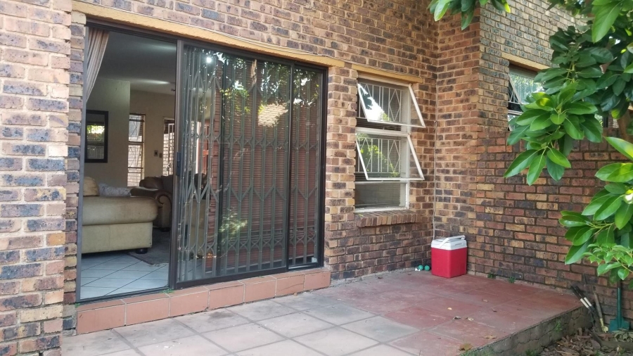 3 Bedroom Property for Sale in Buccleuch Gauteng