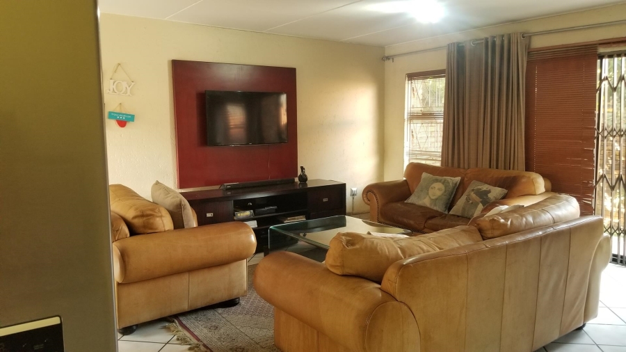 3 Bedroom Property for Sale in Buccleuch Gauteng