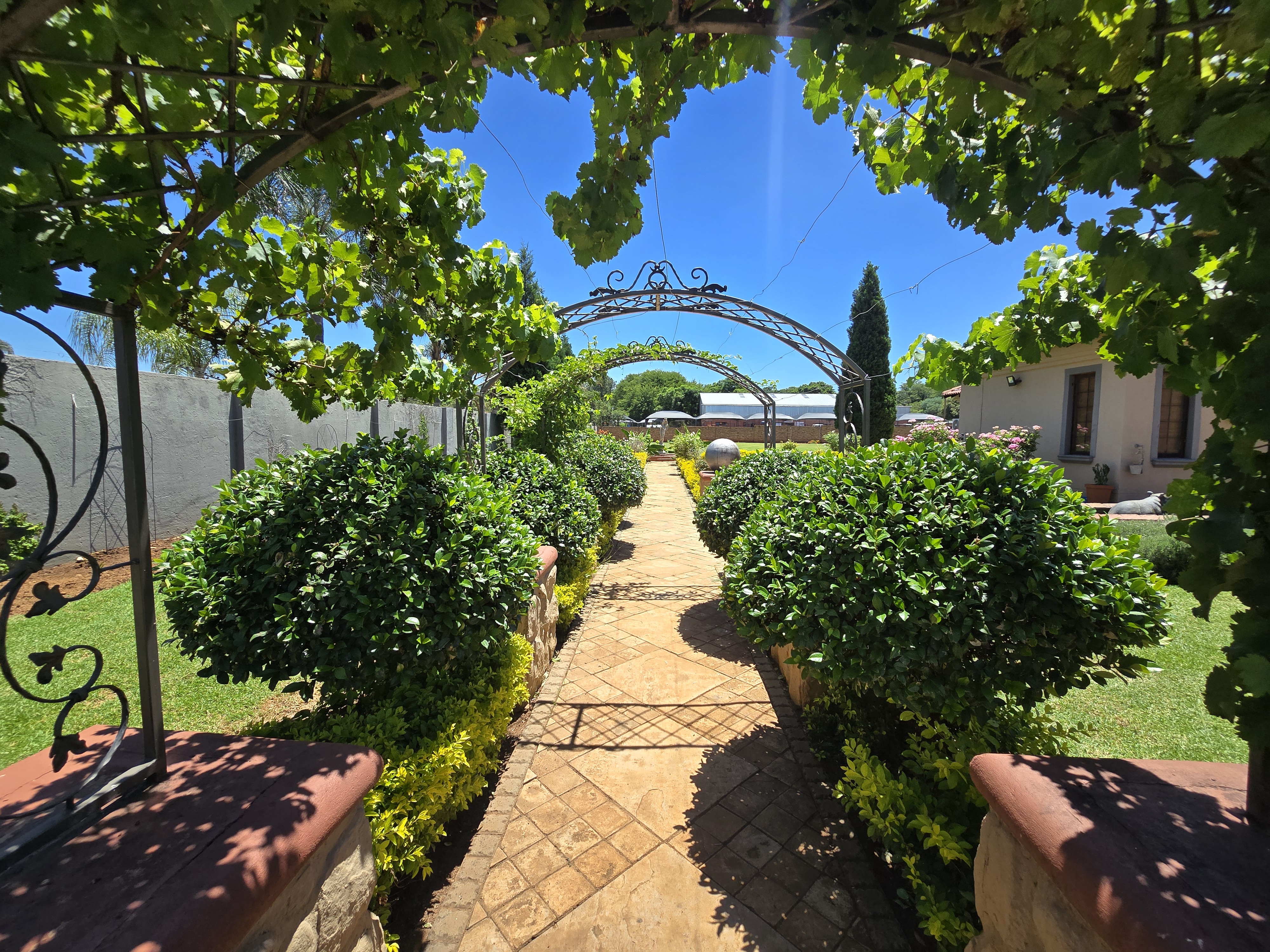5 Bedroom Property for Sale in Kameeldrift East Gauteng