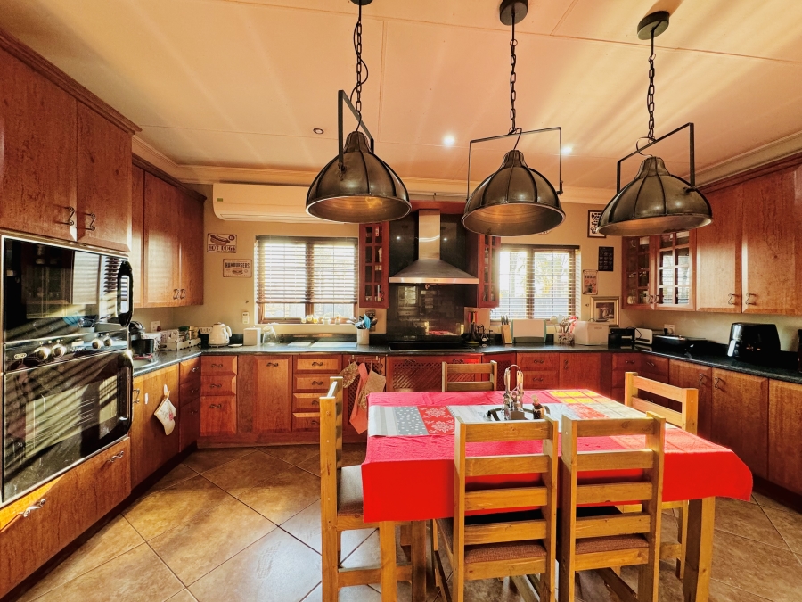 5 Bedroom Property for Sale in Kameeldrift East Gauteng
