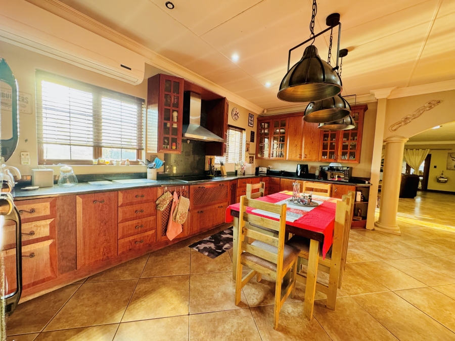 5 Bedroom Property for Sale in Kameeldrift East Gauteng
