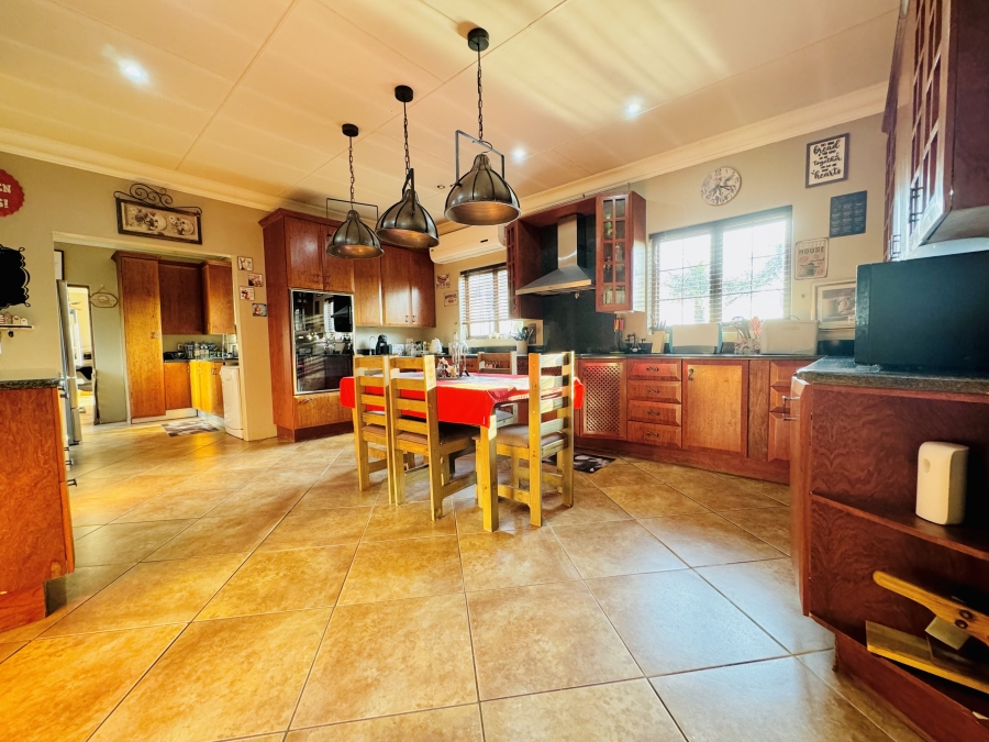 5 Bedroom Property for Sale in Kameeldrift East Gauteng