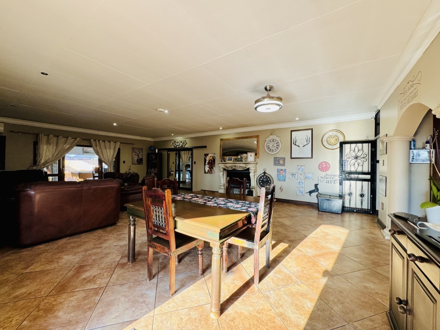 5 Bedroom Property for Sale in Kameeldrift East Gauteng