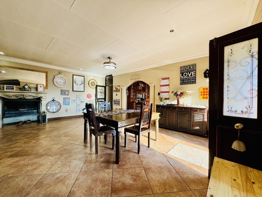5 Bedroom Property for Sale in Kameeldrift East Gauteng