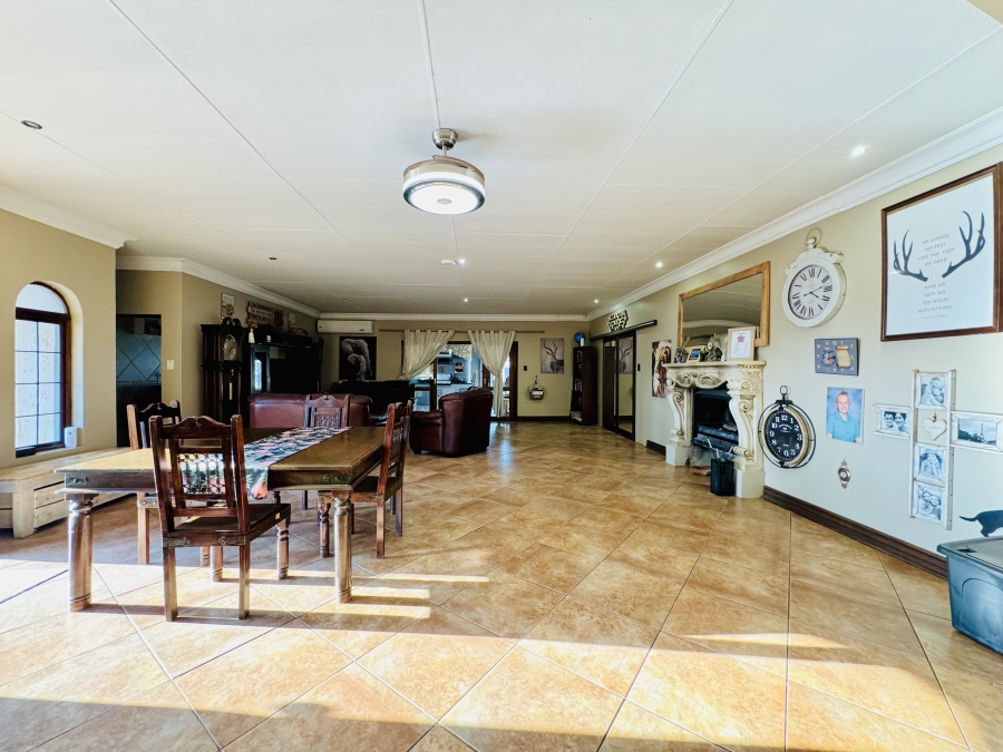 5 Bedroom Property for Sale in Kameeldrift East Gauteng