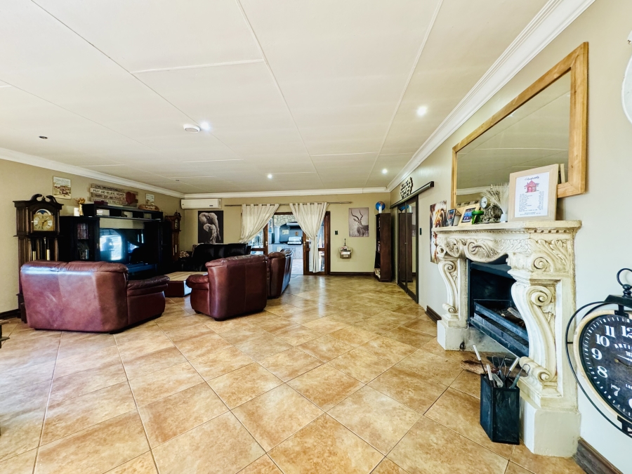 5 Bedroom Property for Sale in Kameeldrift East Gauteng