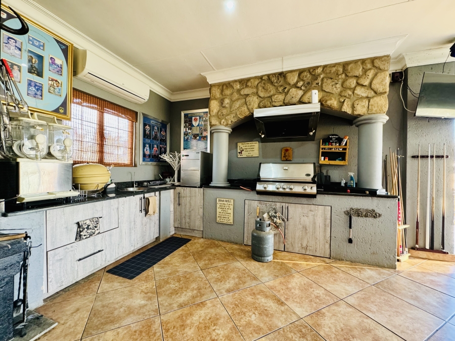 5 Bedroom Property for Sale in Kameeldrift East Gauteng