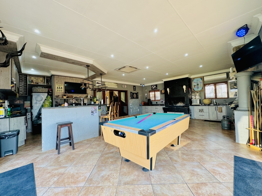 5 Bedroom Property for Sale in Kameeldrift East Gauteng