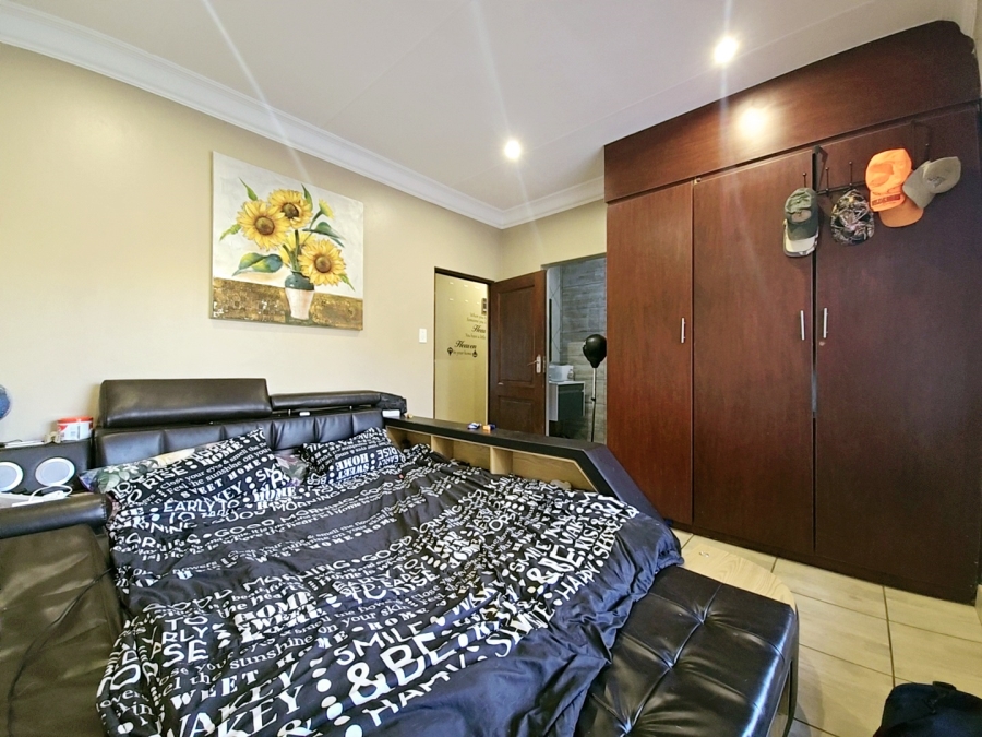 5 Bedroom Property for Sale in Kameeldrift East Gauteng