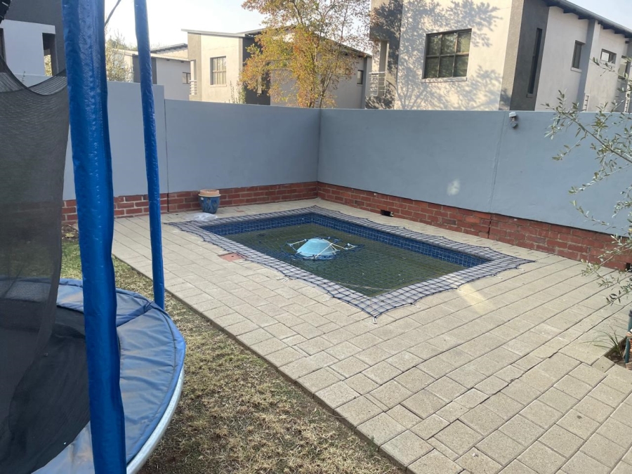 To Let 4 Bedroom Property for Rent in Bryanston Gauteng