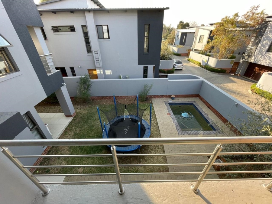 To Let 4 Bedroom Property for Rent in Bryanston Gauteng