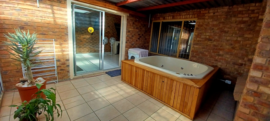 4 Bedroom Property for Sale in New State Areas Gauteng