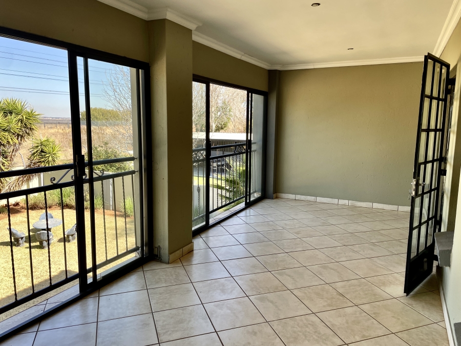 To Let 4 Bedroom Property for Rent in Moreleta Park Gauteng