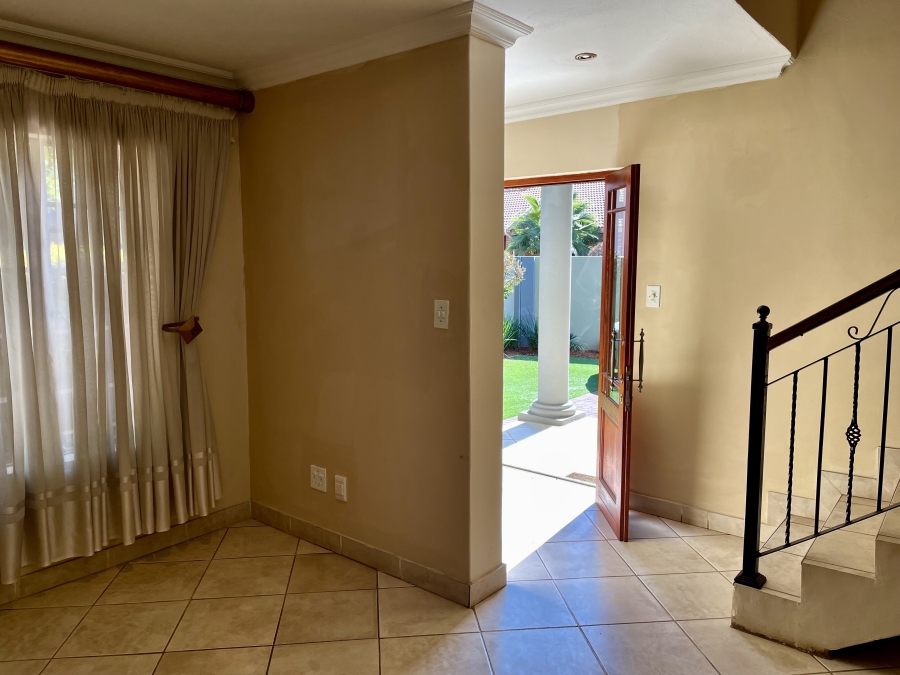 To Let 4 Bedroom Property for Rent in Moreleta Park Gauteng