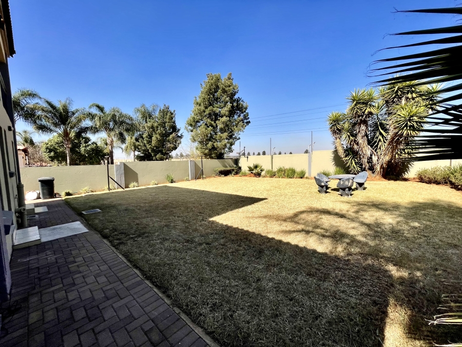 To Let 4 Bedroom Property for Rent in Moreleta Park Gauteng