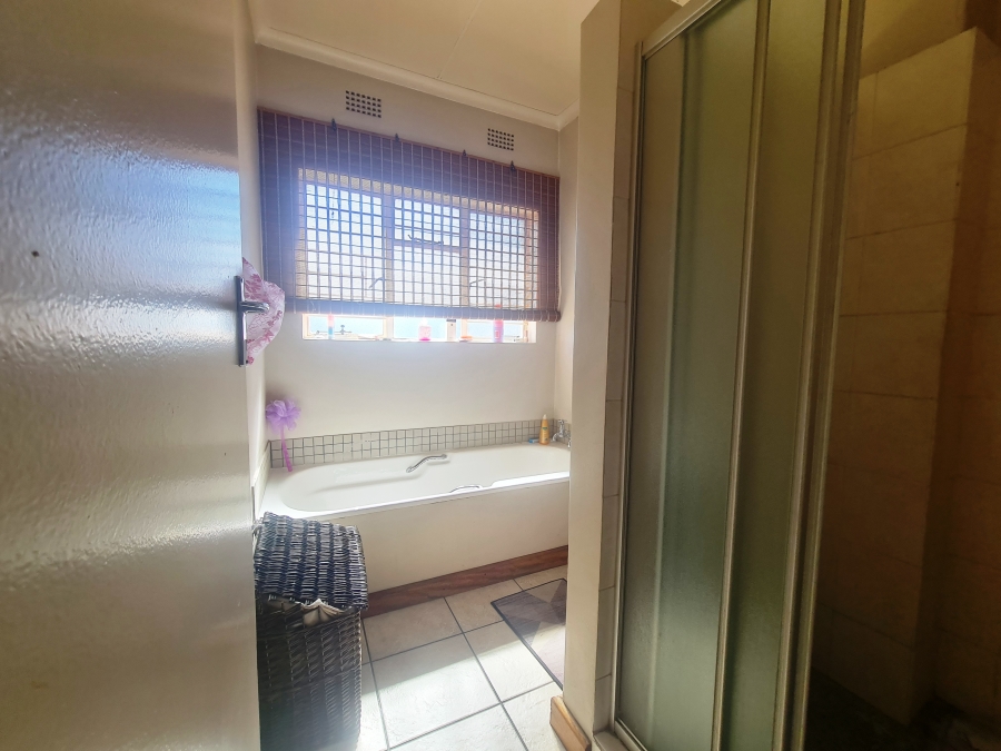 3 Bedroom Property for Sale in Isandovale Gauteng