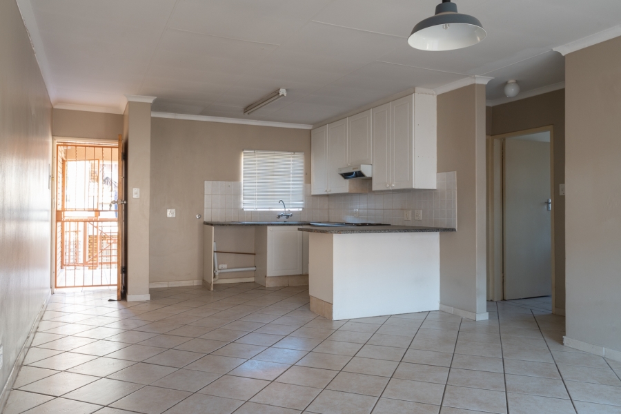 2 Bedroom Property for Sale in Rooihuiskraal North Gauteng